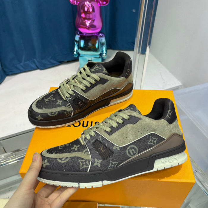 LV SNEAKER LV-000348