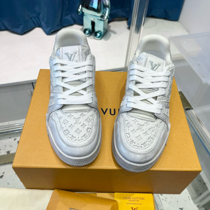 LV SNEAKER LV-000423