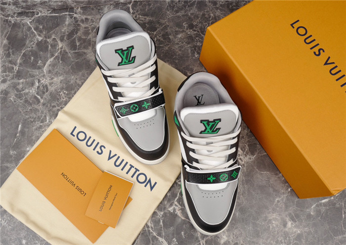 LV SNEAKER LV-000195