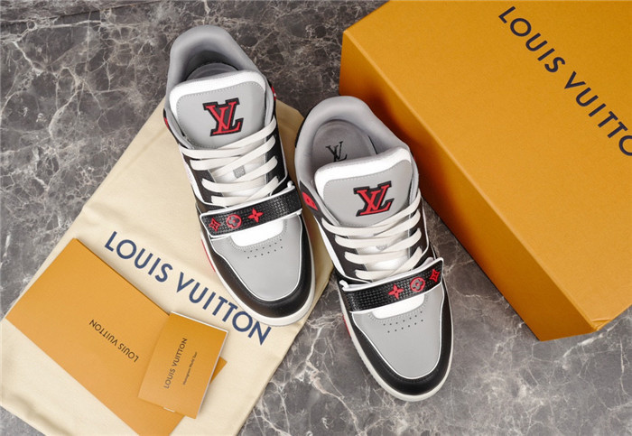 LV SNEAKER LV-000196