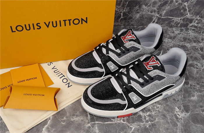 LV SNEAKER LV-000225