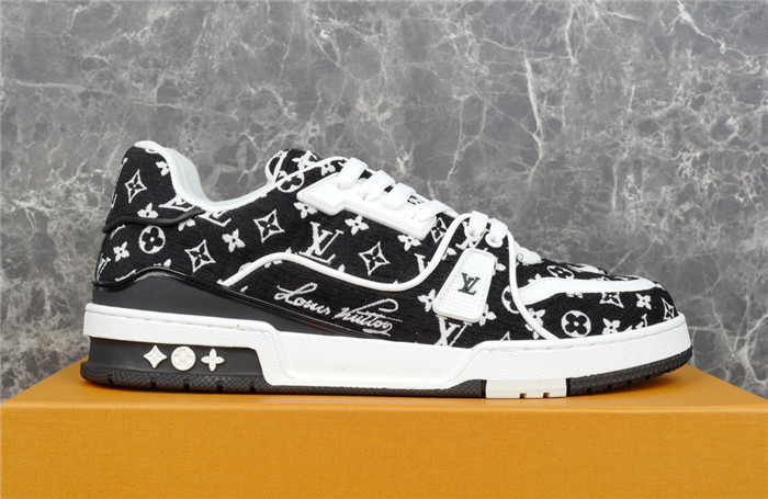 LV SNEAKER LV-000226