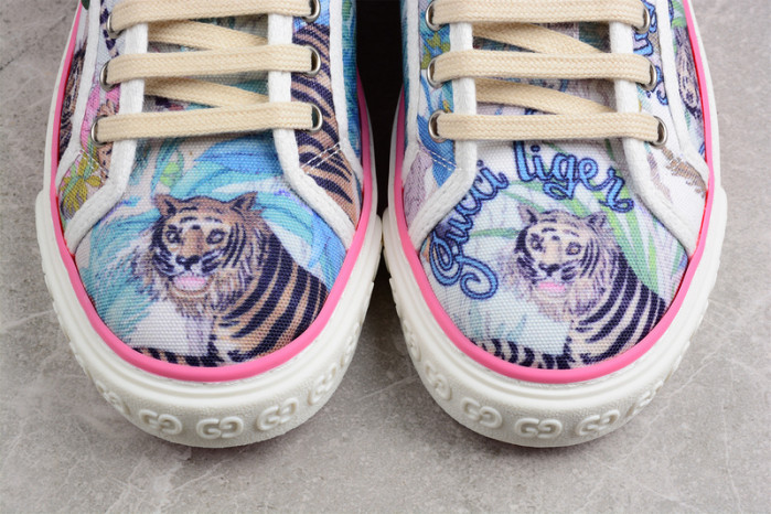 G*u*i* trainer sneaker79