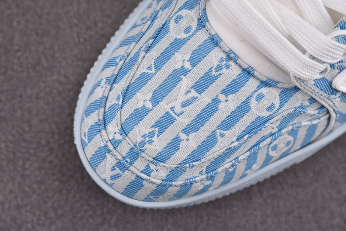 LV SNEAKER LV-000111