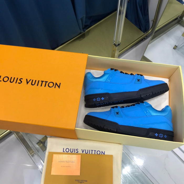 LV SNEAKER LV-000317