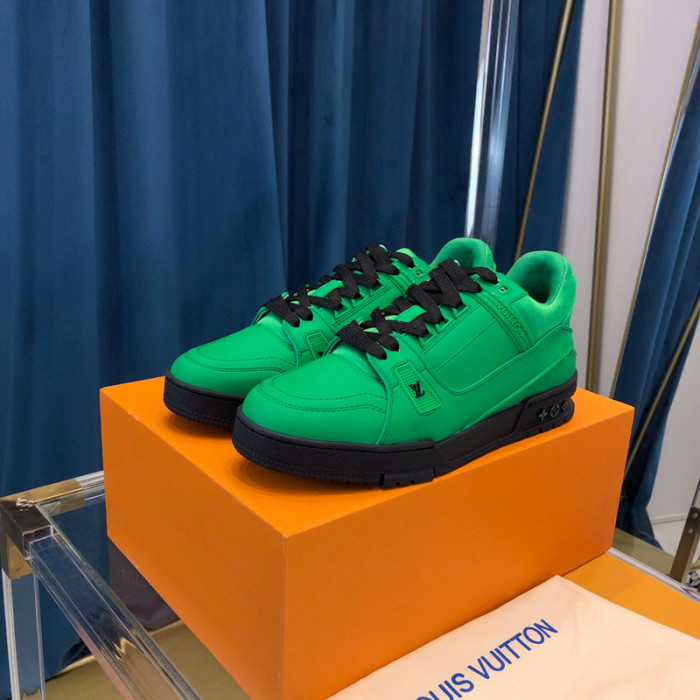 LV SNEAKER LV-000320