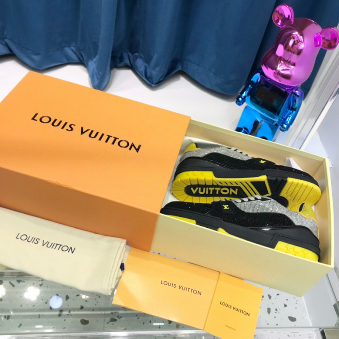 LV SNEAKER LV-000361