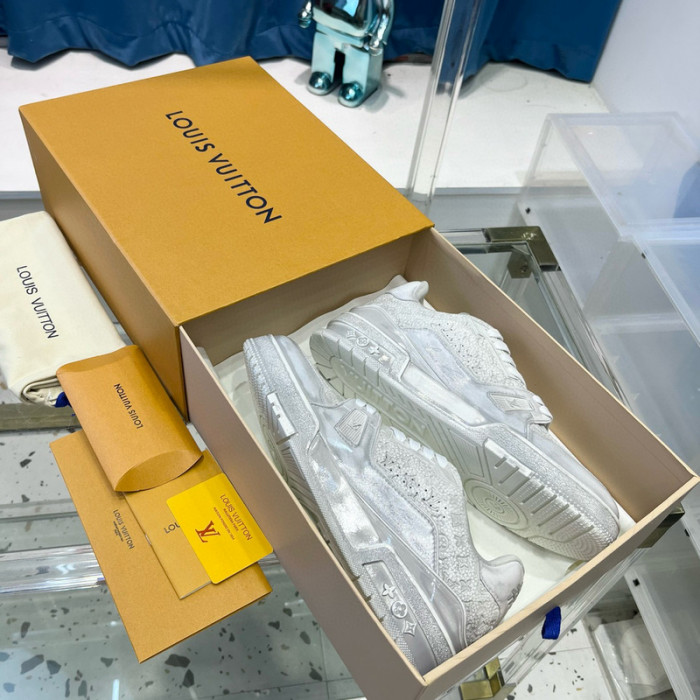 LV SNEAKER LV-000423