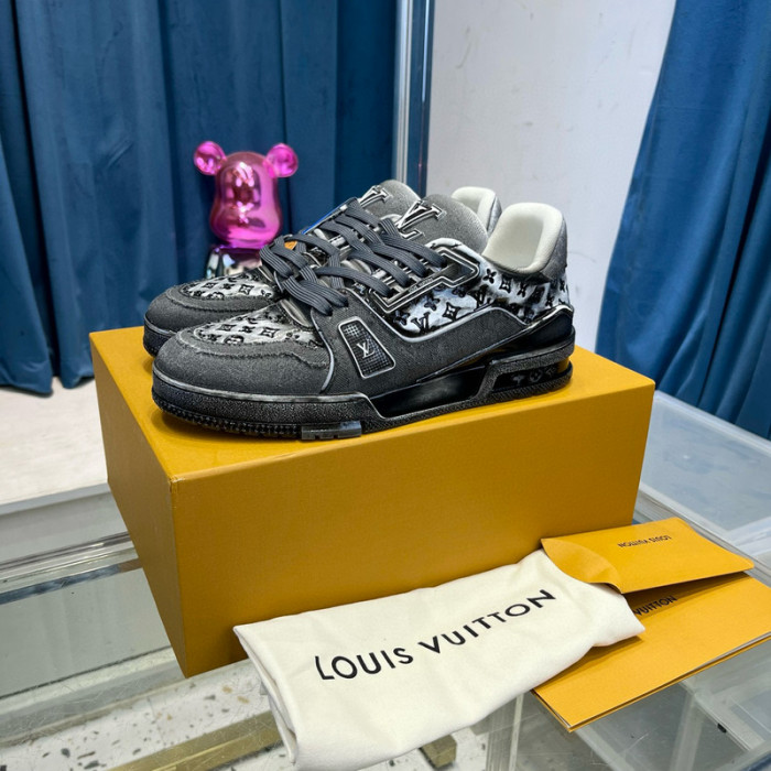 LV SNEAKER LV-000468