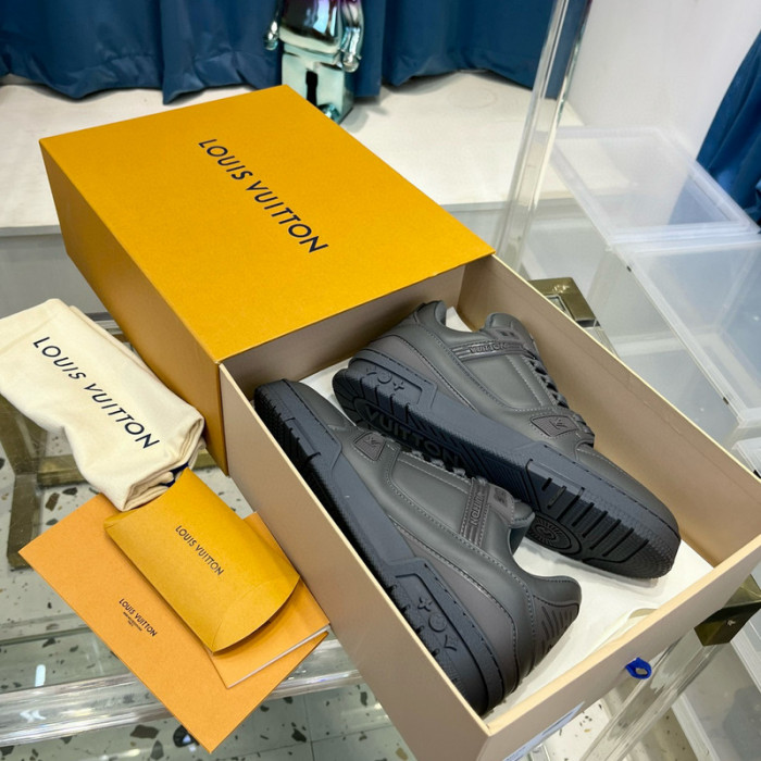 LV SNEAKER LV-000490