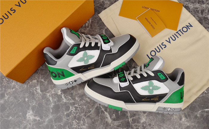 LV SNEAKER LV-000195