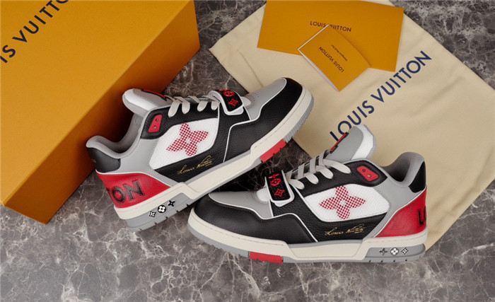 LV SNEAKER LV-000196