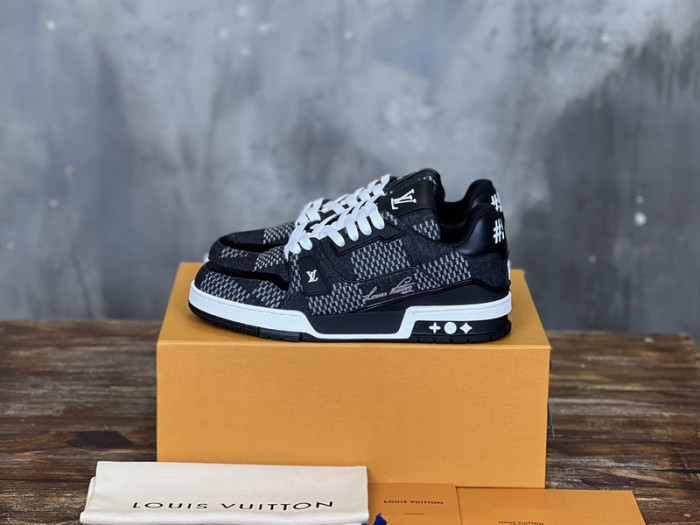 LV SNEAKER LV-000540