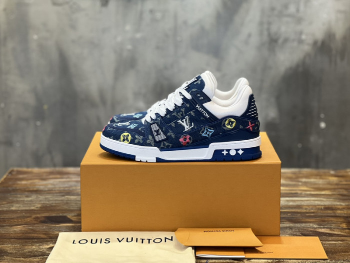 LV SNEAKER LV-000547