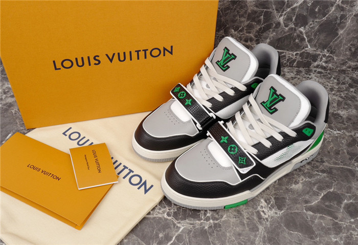 LV SNEAKER LV-000156