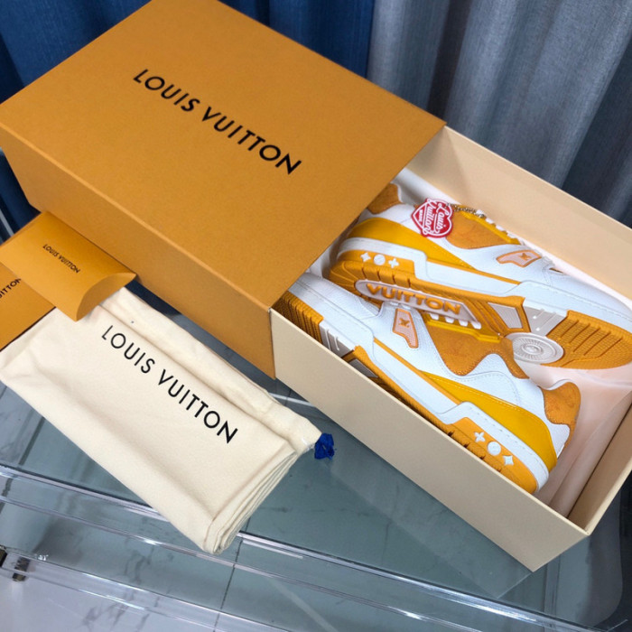 LV SNEAKER LV-000335