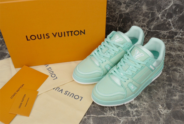 LV SNEAKER LV-000180
