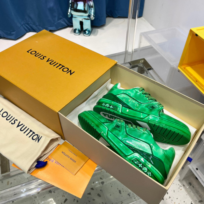 LV SNEAKER LV-000391