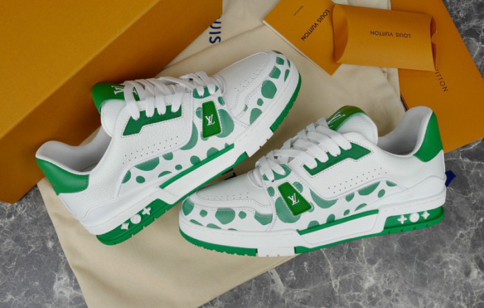 LV SNEAKER LV-000236