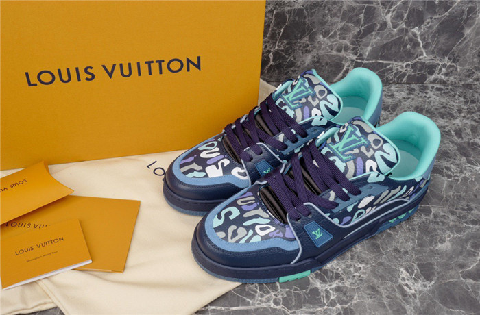 LV SNEAKER LV-000237