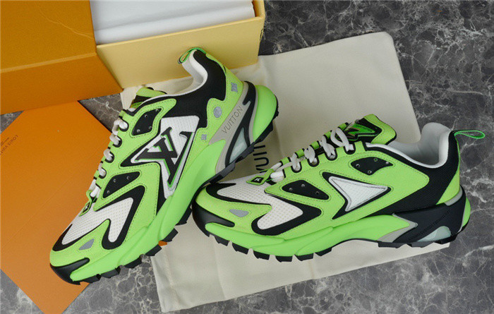 LV SNEAKER LV-000262