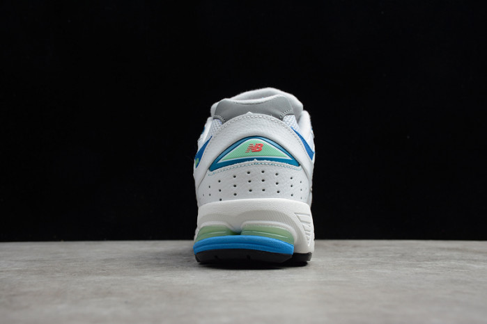 NEW BALANCE SNEAKER 004