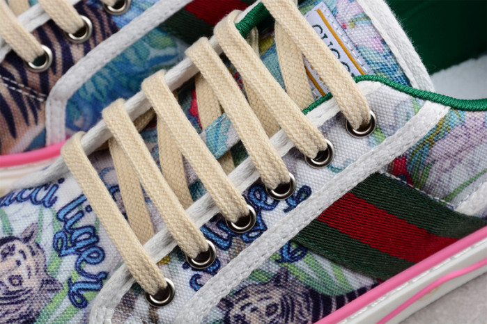 G*u*i* trainer sneaker79