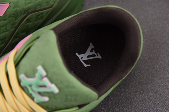 LV TRAINER SNEAKER LV-000592