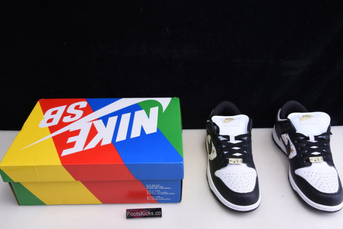 S*p*e x nike sb dunk low "black stars" dh3228-102