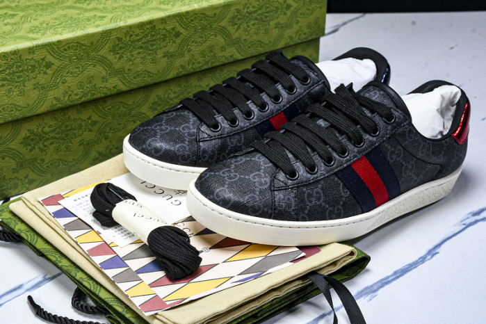 G*u*i sneaker