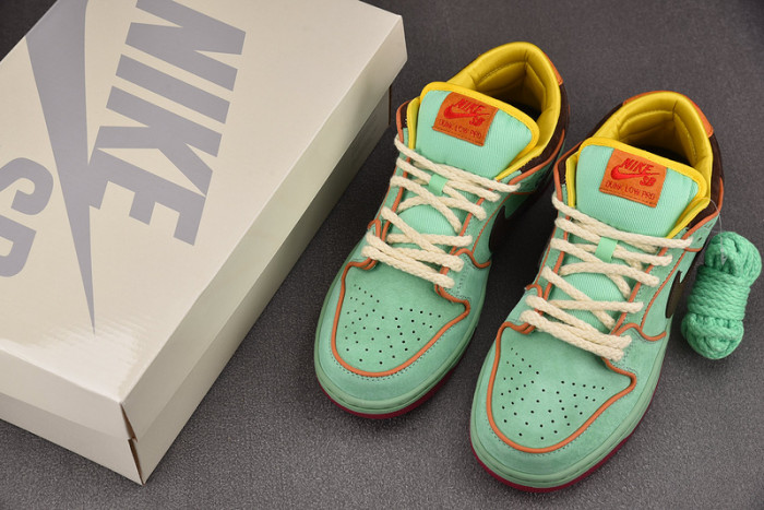 NIKE Dunk Low SB 