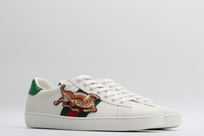 G*u*i* trainer sneaker61