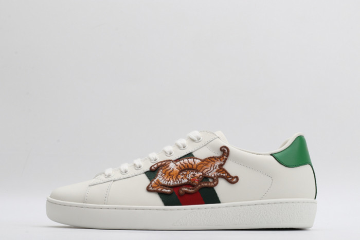 G*u*i* trainer sneaker61