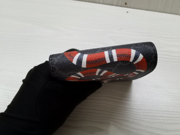 G*u*i snake black wallet