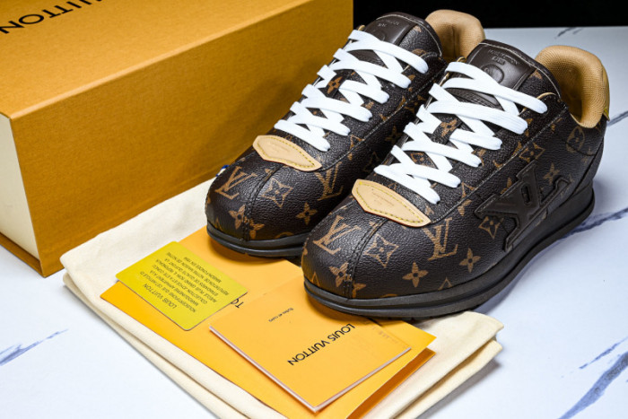LV TRAINER SNEAKER
