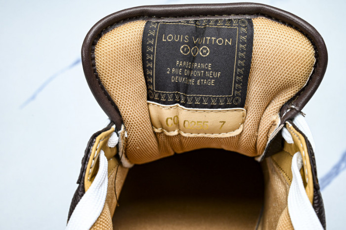 LV TRAINER SNEAKER