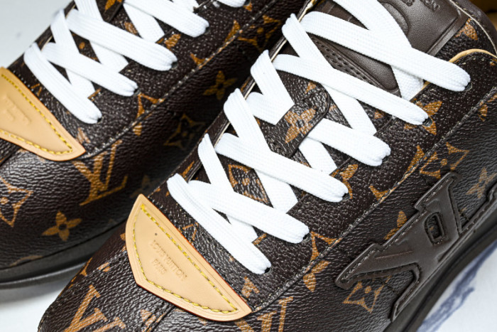 LV TRAINER SNEAKER