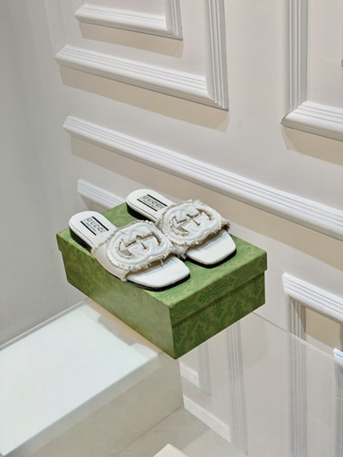 G*u*i* sandal 208