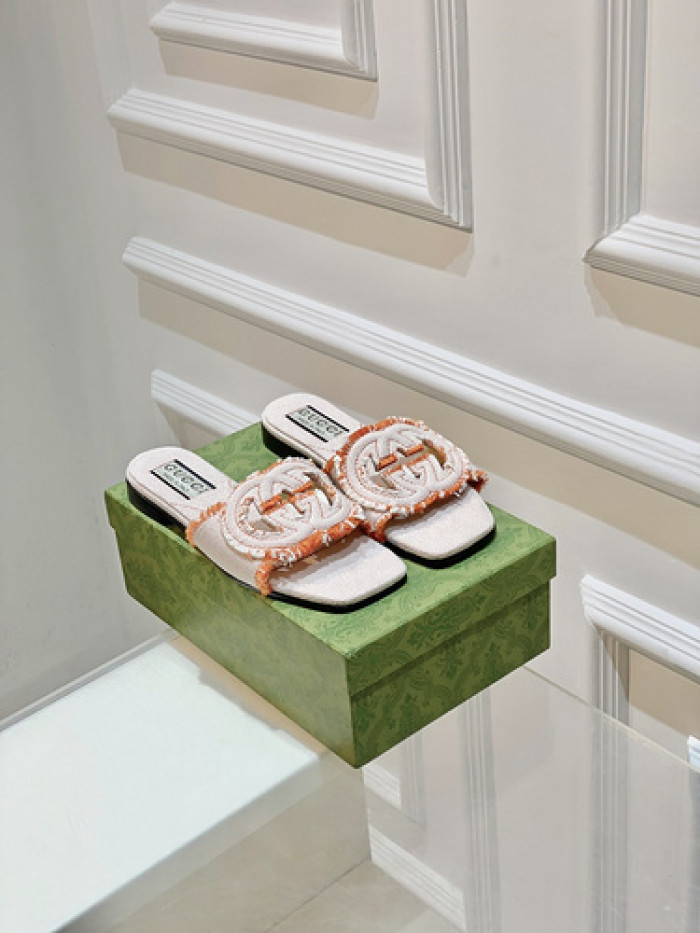 G*u*i* sandal 209