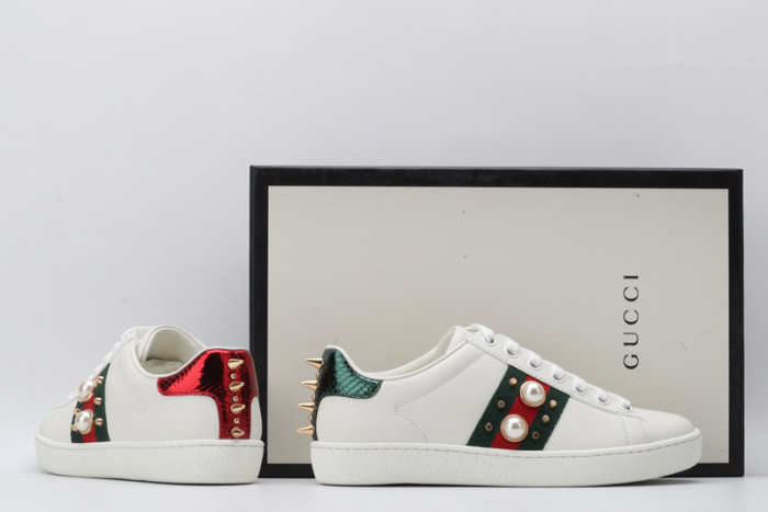 G*u*i* trainer sneaker54