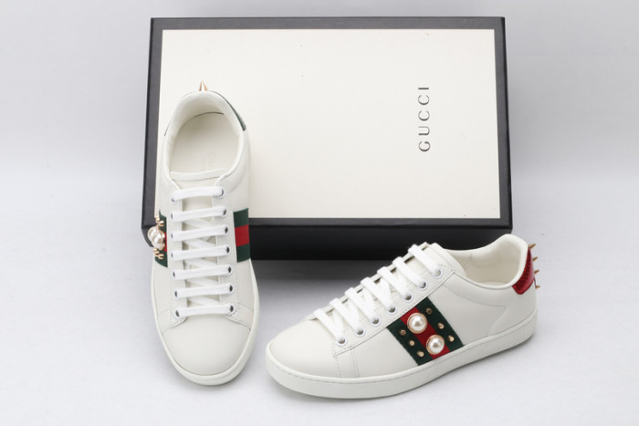 G*u*i* trainer sneaker54